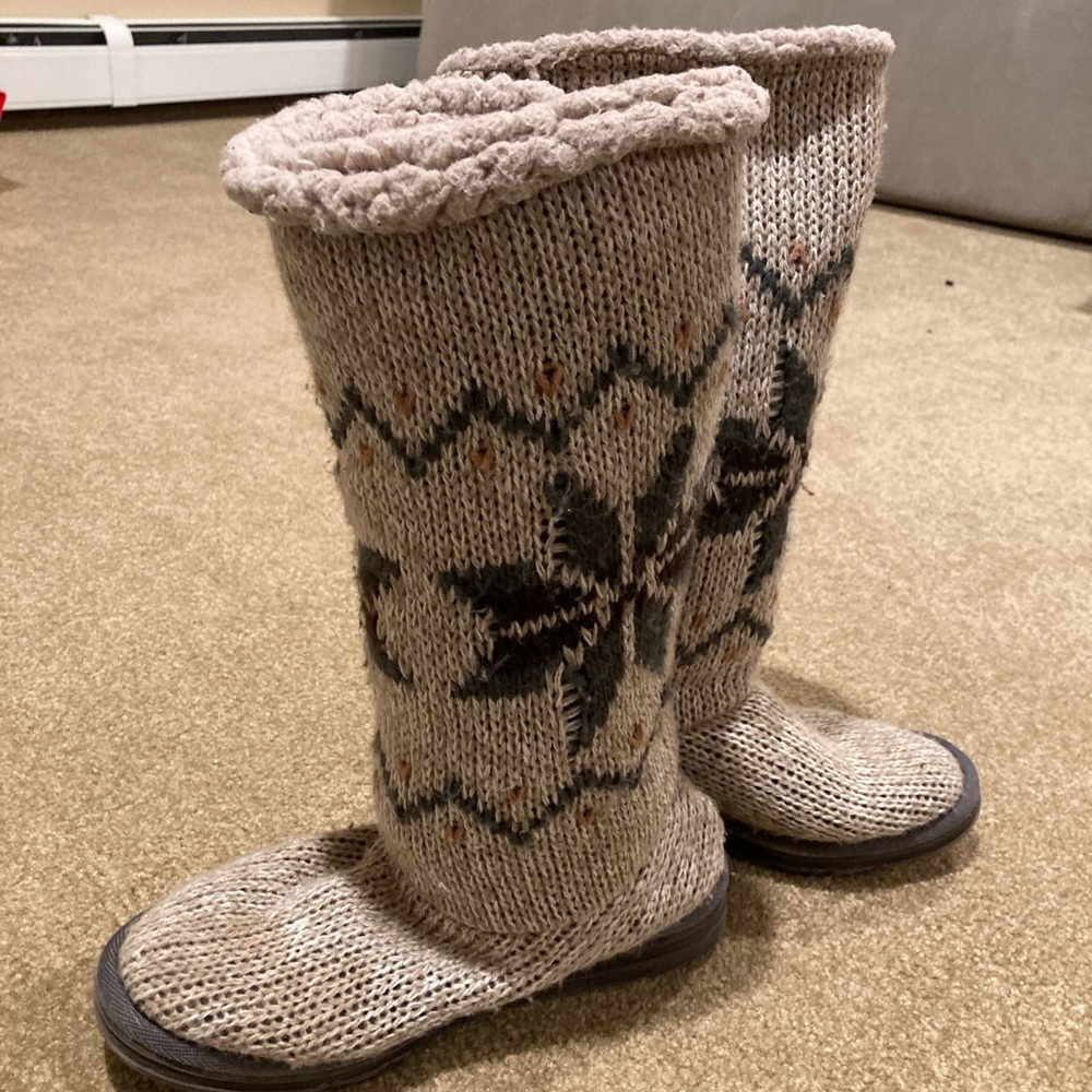 MukLuks sweater boots size 7